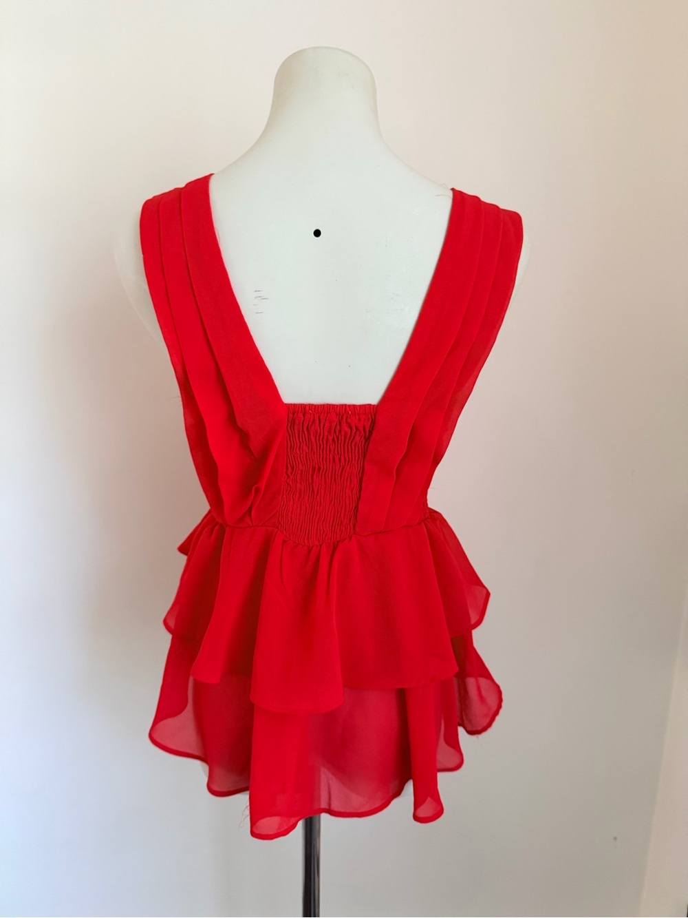 Red Ruffle Zip-Front Peplum Tank Top - Picture 3 of 6